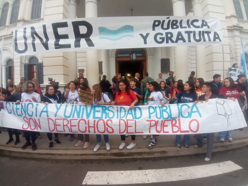 Entre Ríos: “Ciencia y universidad pública son derechos del pueblo”, fue una de las consignas que ayer se vieron en Paraná, donde tal como pasó en otras ciudades de esta provincia, los comunistas dijeron presente.